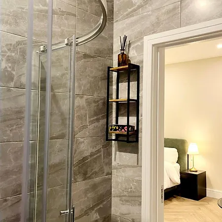 Attic In Citywest Δωμάτια σε οικογενειακή κατοικία